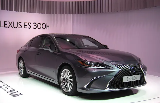 Lexus ES 300h 2025